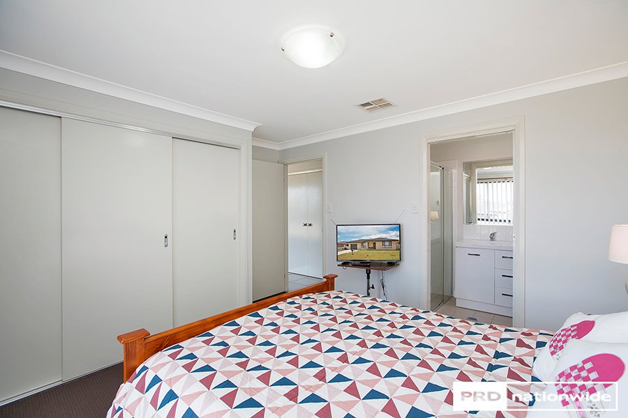 35a Orley Drive TAMWORTH 5