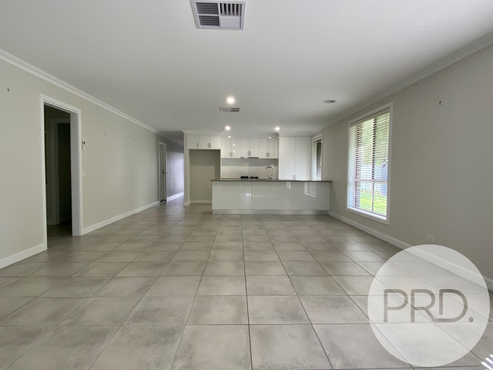 3/6 Annika Place NORTH ALBURY 4