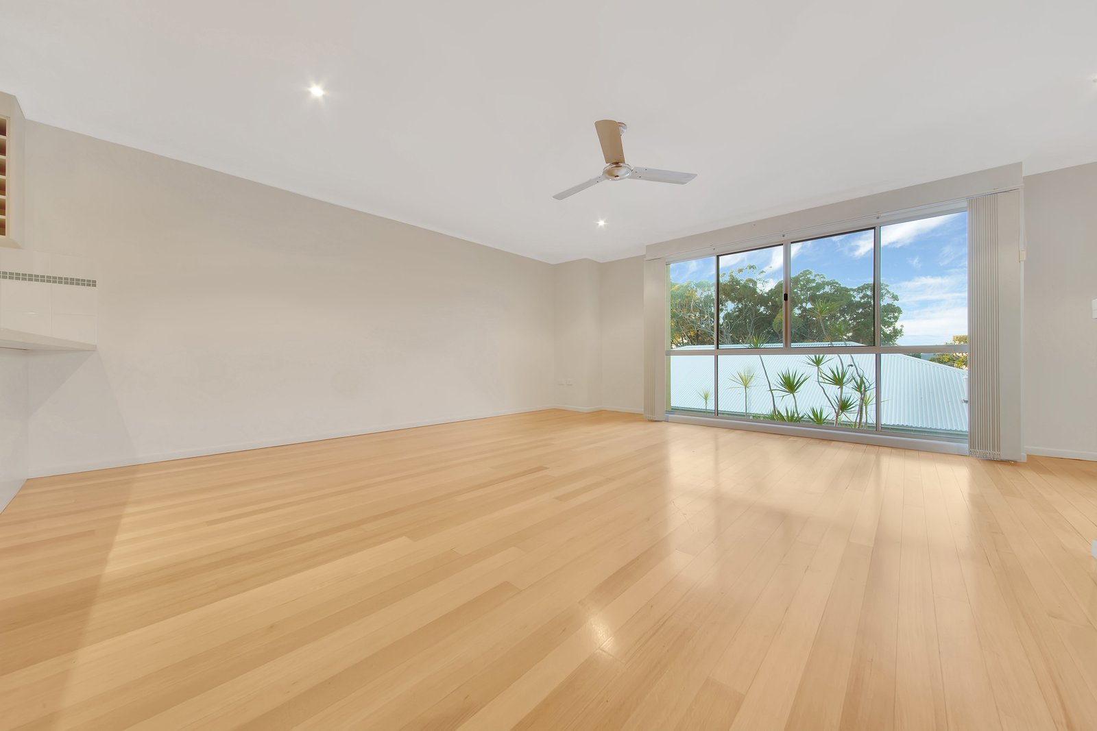 3/6 Beach Avenue TANNUM SANDS 12