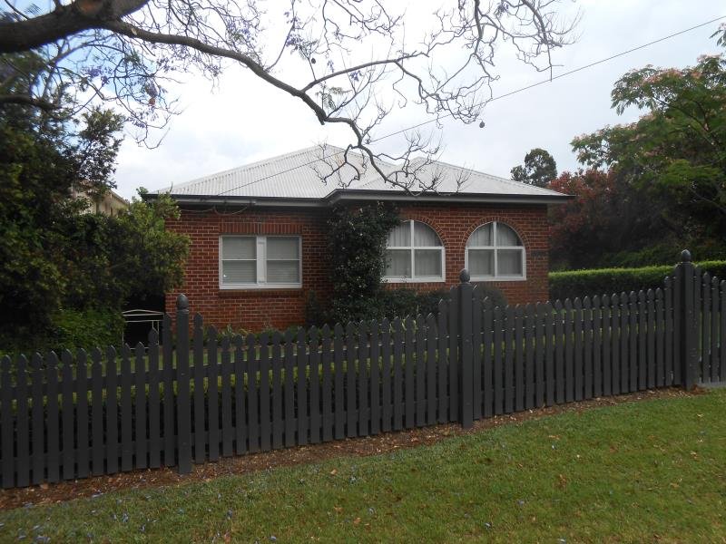 36 Chelmsford Street TAMWORTH 8