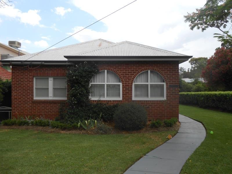 36 Chelmsford Street TAMWORTH 9