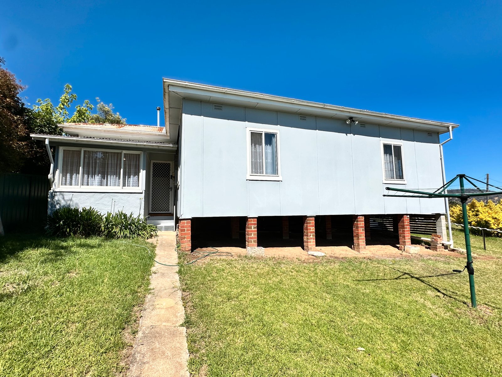 36 Clarke Street TUMUT 9