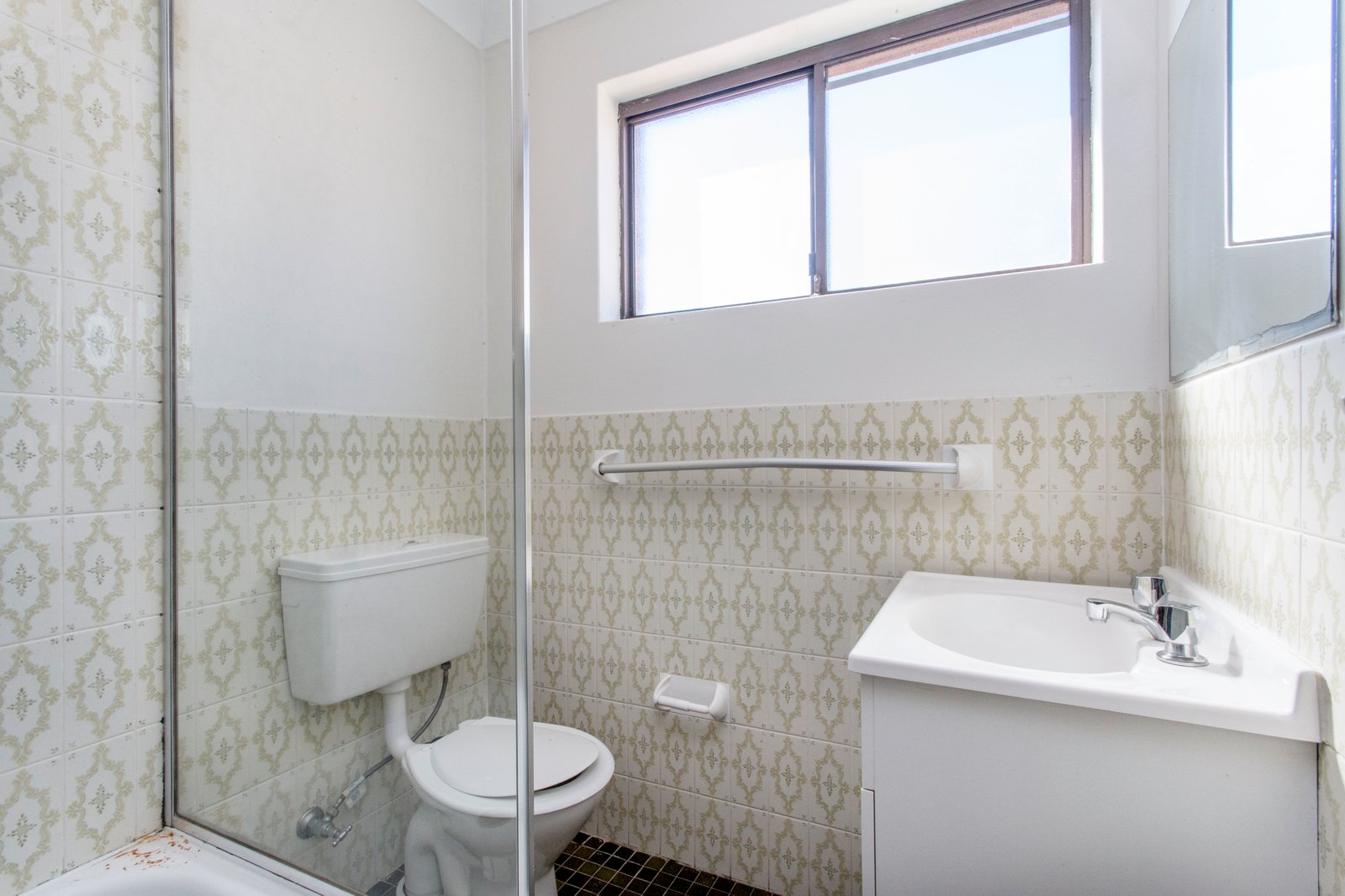 3/6 Commerce Lane GLENBROOK 8