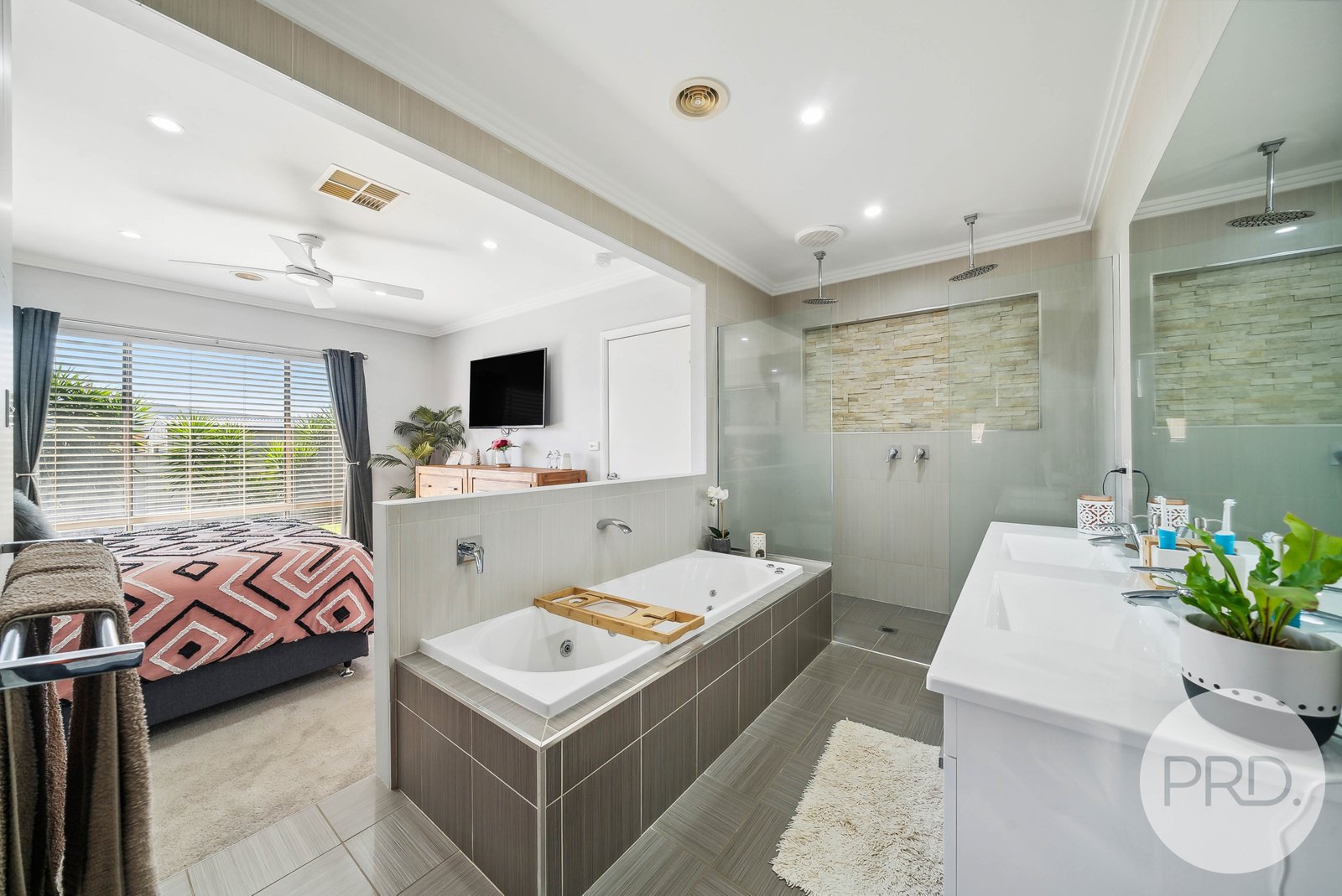 36 Deakin Avenue LLOYD 10