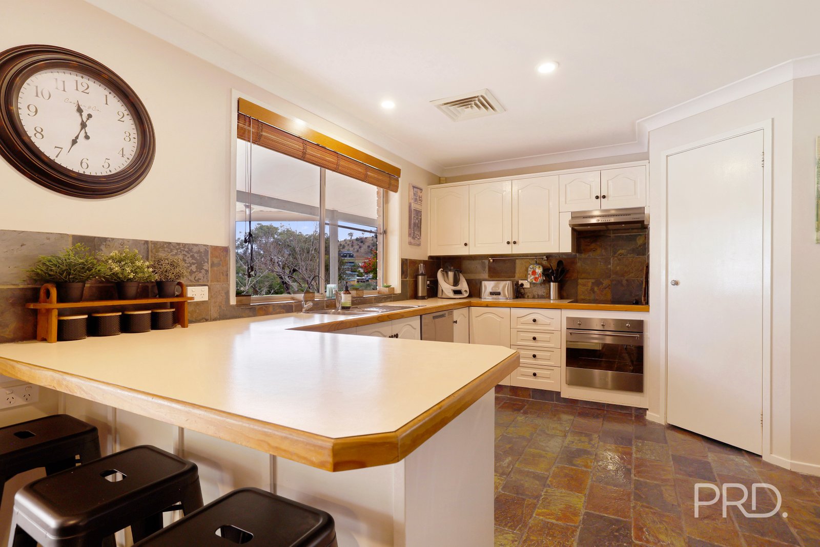 36 Dean Street TAMWORTH 10