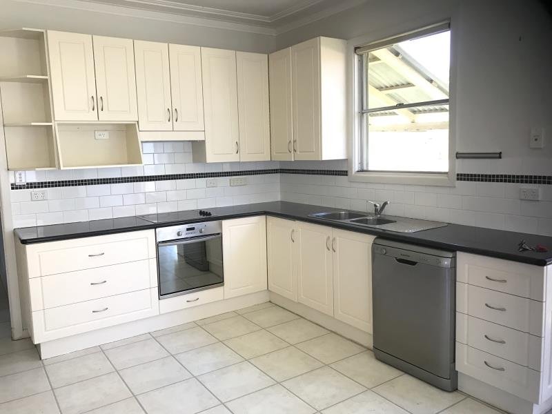 36 Edinburgh Street TAMWORTH 3