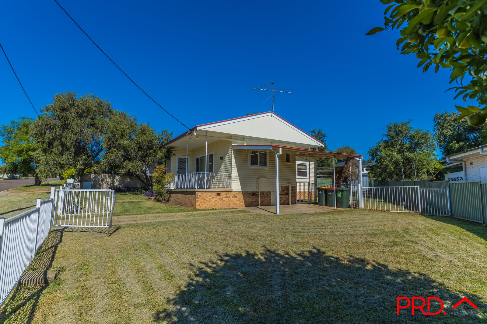 36 Erwin Street TAMWORTH 4