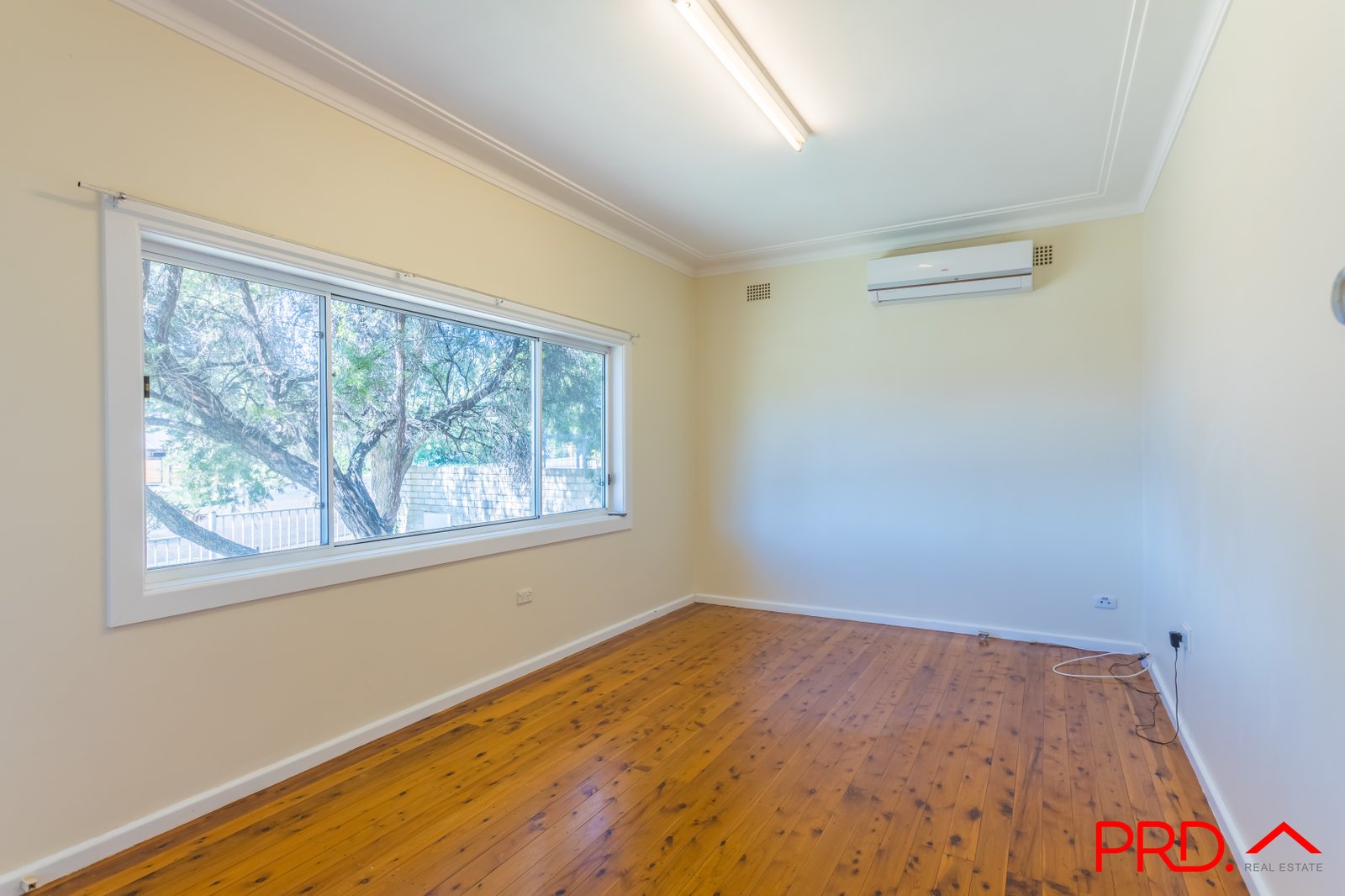 36 Erwin Street TAMWORTH 11