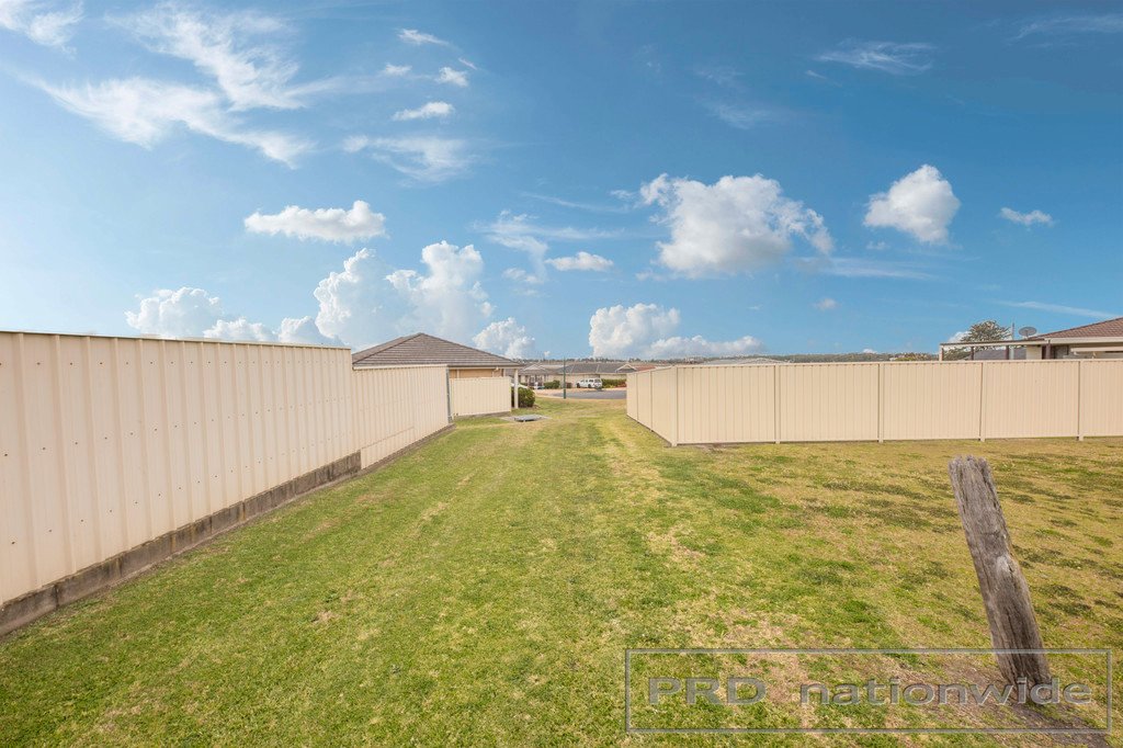 36 Farnsworth Street THORNTON 4