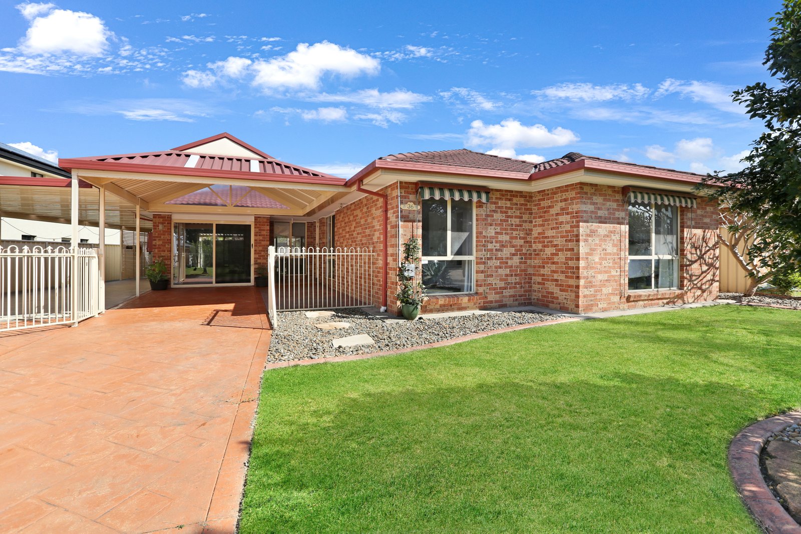 36 Felix Avenue HORSLEY 1