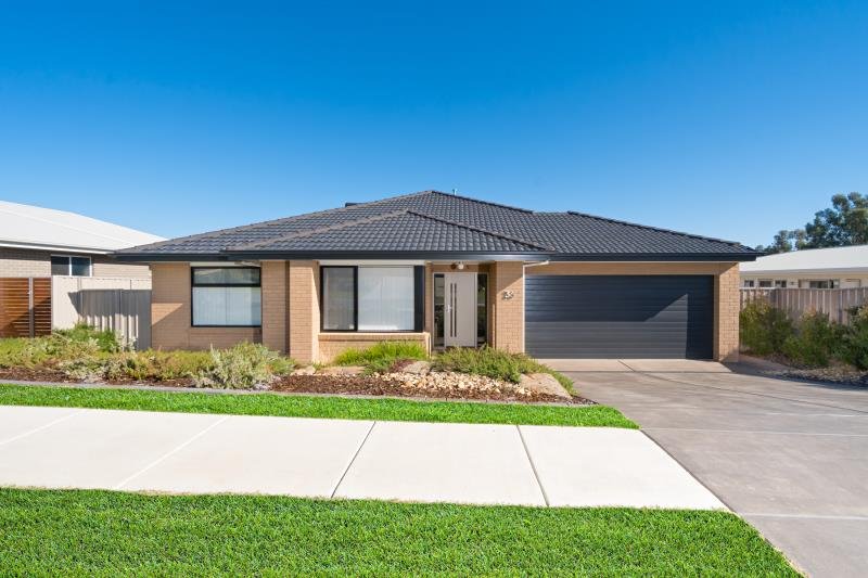 36 Flack Crescent BOOROOMA 1