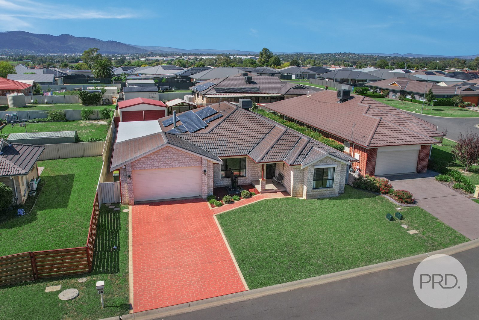 36 Gilbert Drive TAMWORTH 2