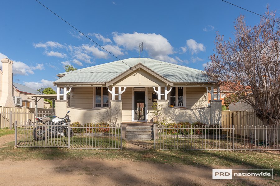 36 Gipps Street TAMWORTH 2