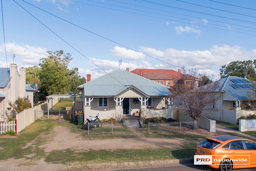 36 Gipps Street TAMWORTH 13