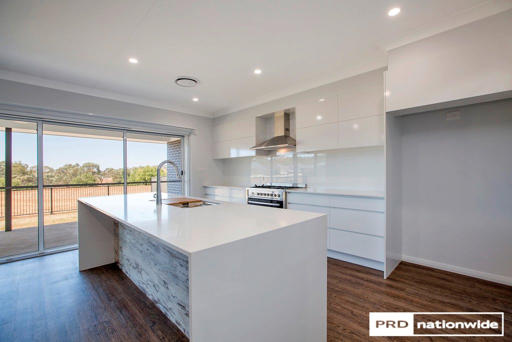 36 Kingham Street TAMWORTH 7