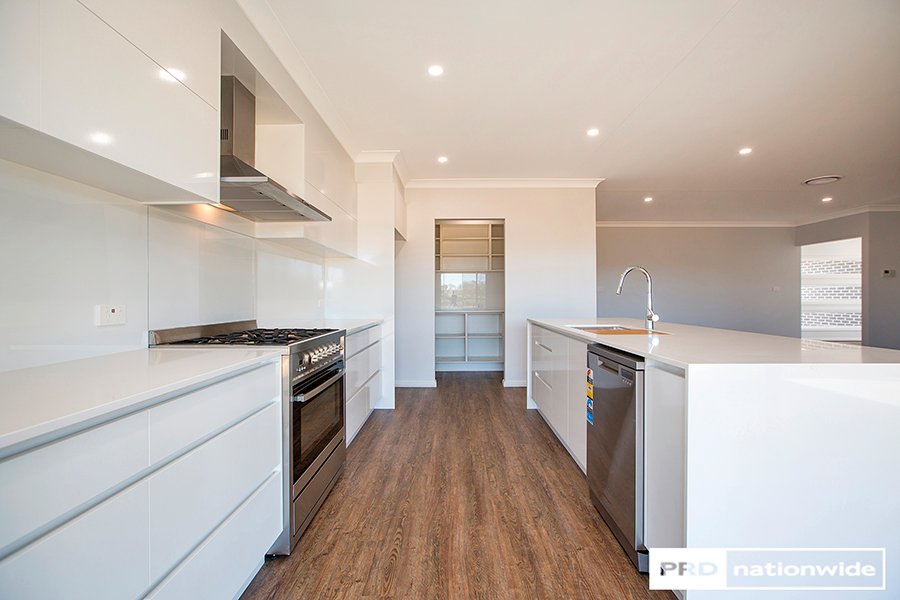36 Kingham Street TAMWORTH 8