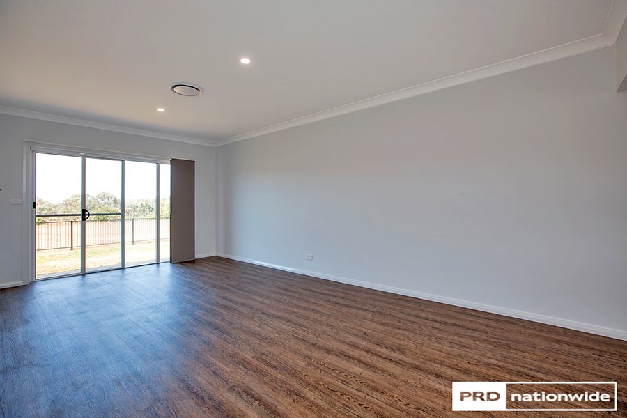 36 Kingham Street TAMWORTH 9