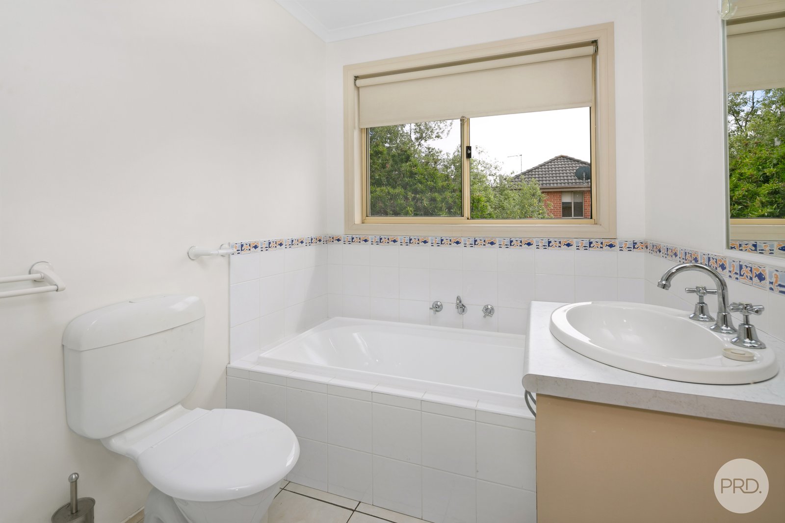 36 Lake Gardens Avenue LAKE GARDENS 10