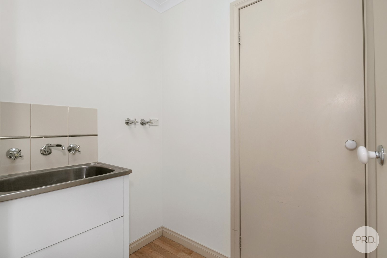 36 Lake Gardens Avenue LAKE GARDENS 11