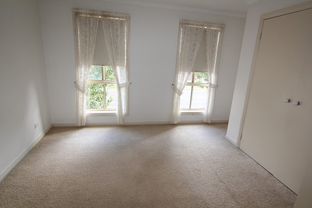 36 Lake Gardens Avenue LAKE GARDENS 4