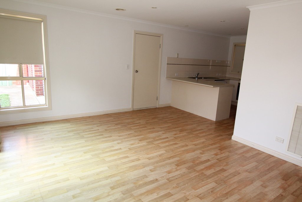 36 Lake Gardens Avenue LAKE GARDENS 6