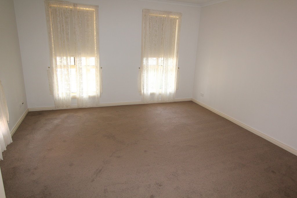 36 Lake Gardens Avenue LAKE GARDENS 8