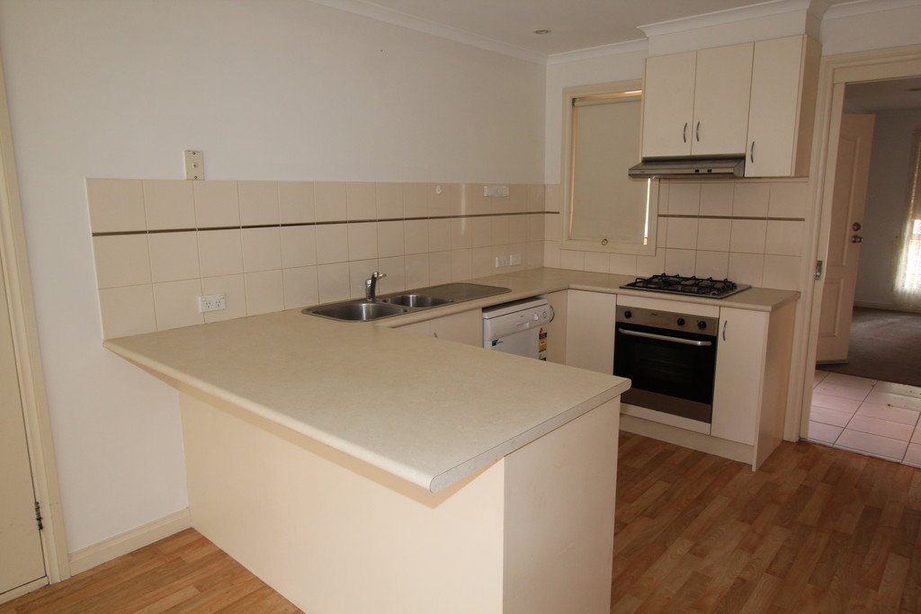 36 Lake Gardens Avenue LAKE GARDENS 7