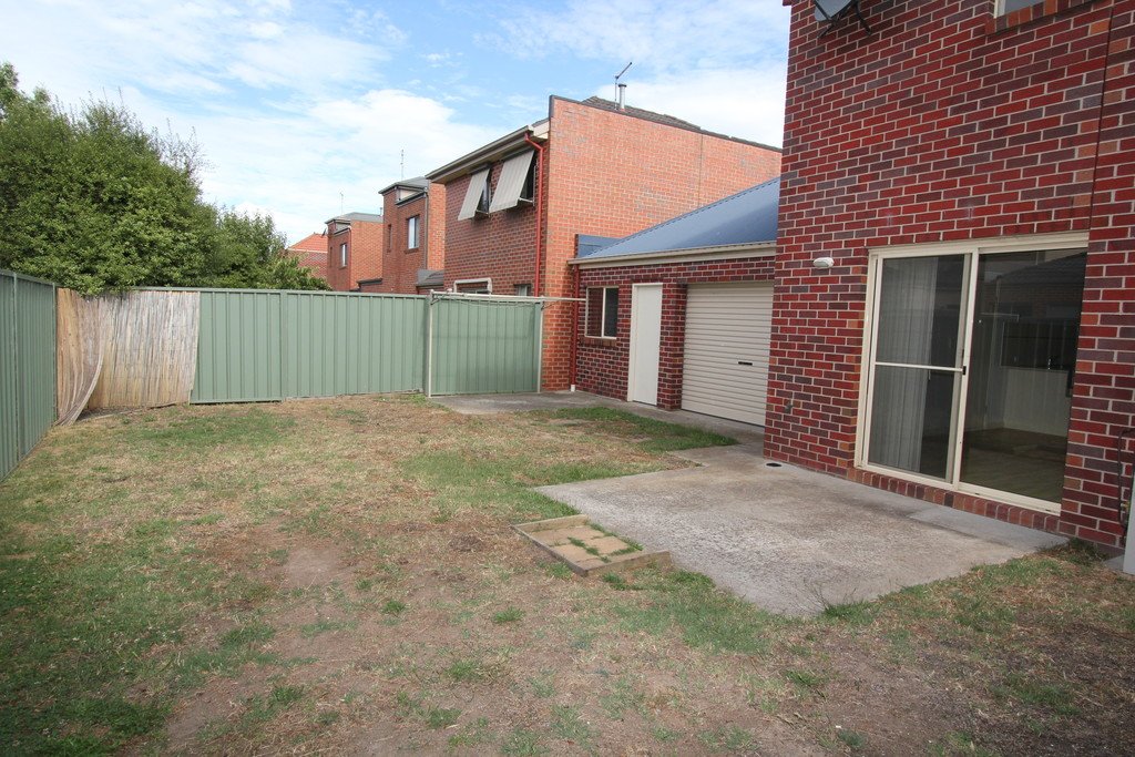 36 Lake Gardens Avenue LAKE GARDENS 12