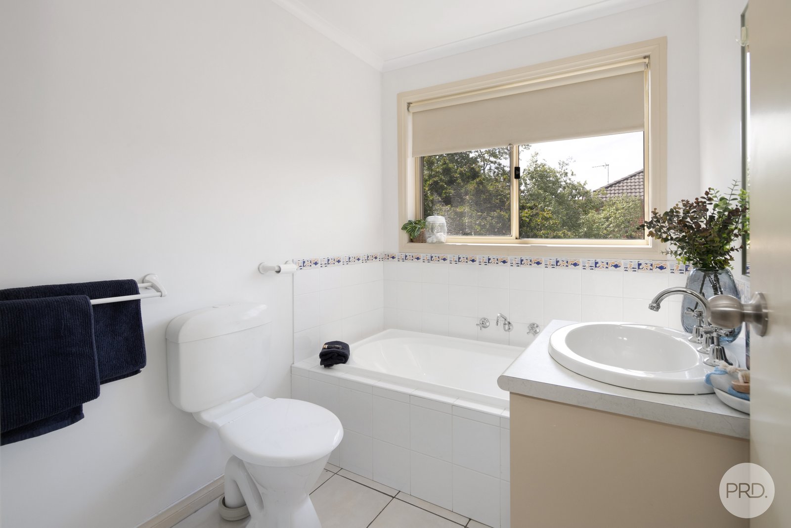 36 Lake Gardens Avenue LAKE GARDENS 9