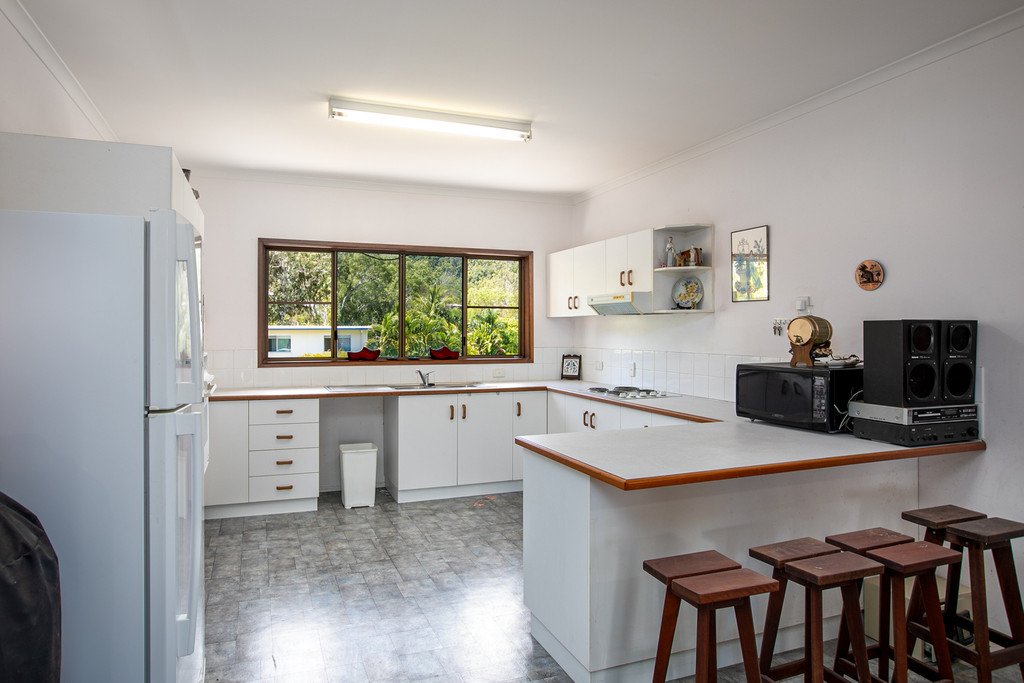 36 Manooka Drive CANNONVALE 2