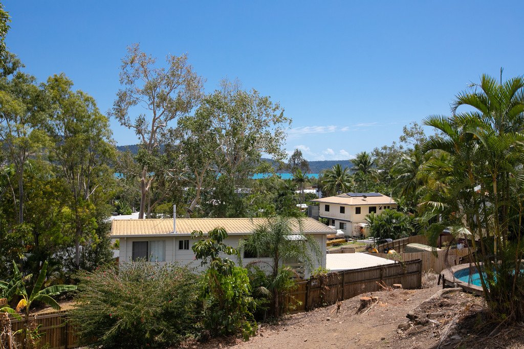 36 Manooka Drive CANNONVALE 5