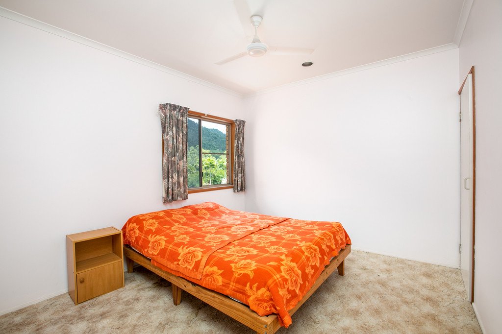 36 Manooka Drive CANNONVALE 8