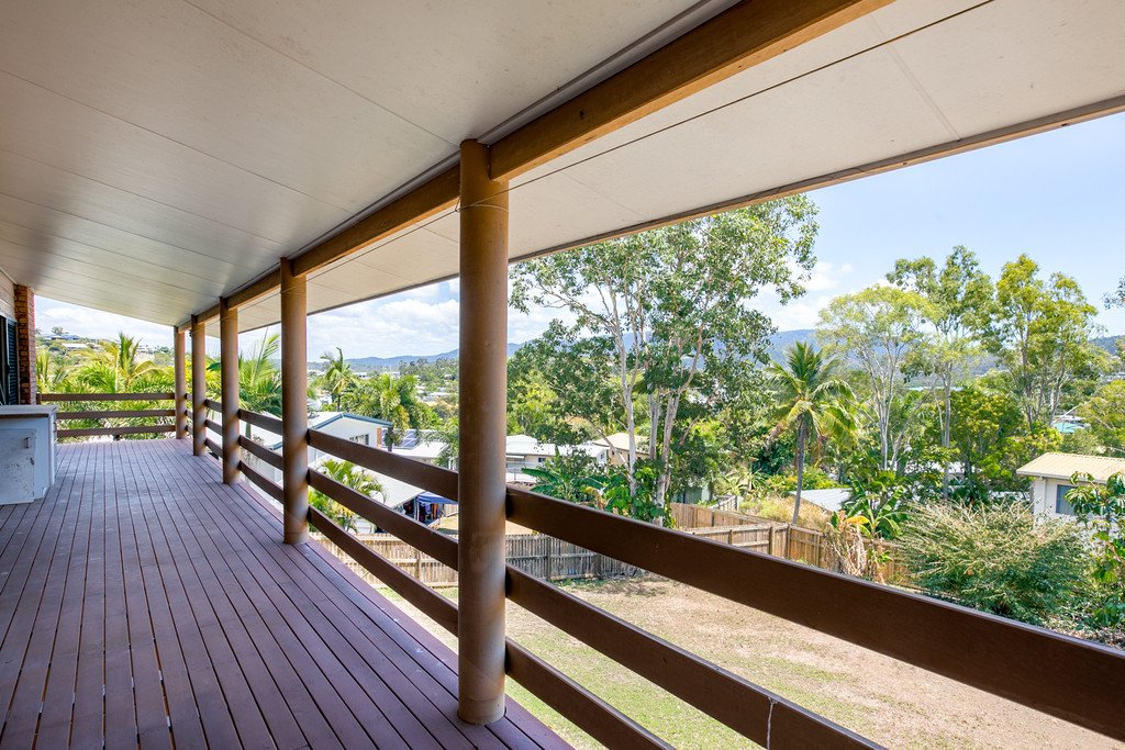 36 Manooka Drive CANNONVALE 11