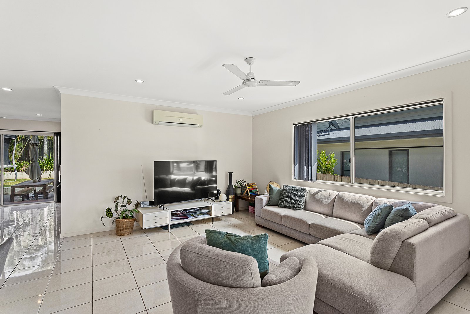 36 Parker Road CANNONVALE 4