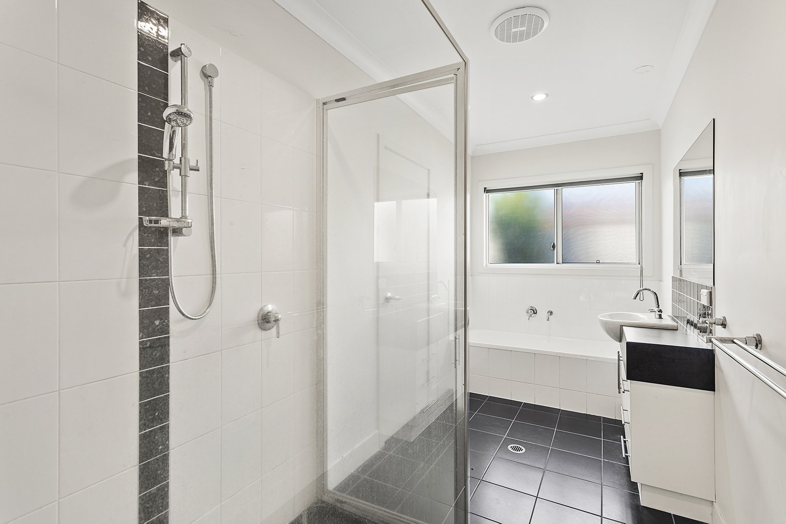 36 Parker Road CANNONVALE 11