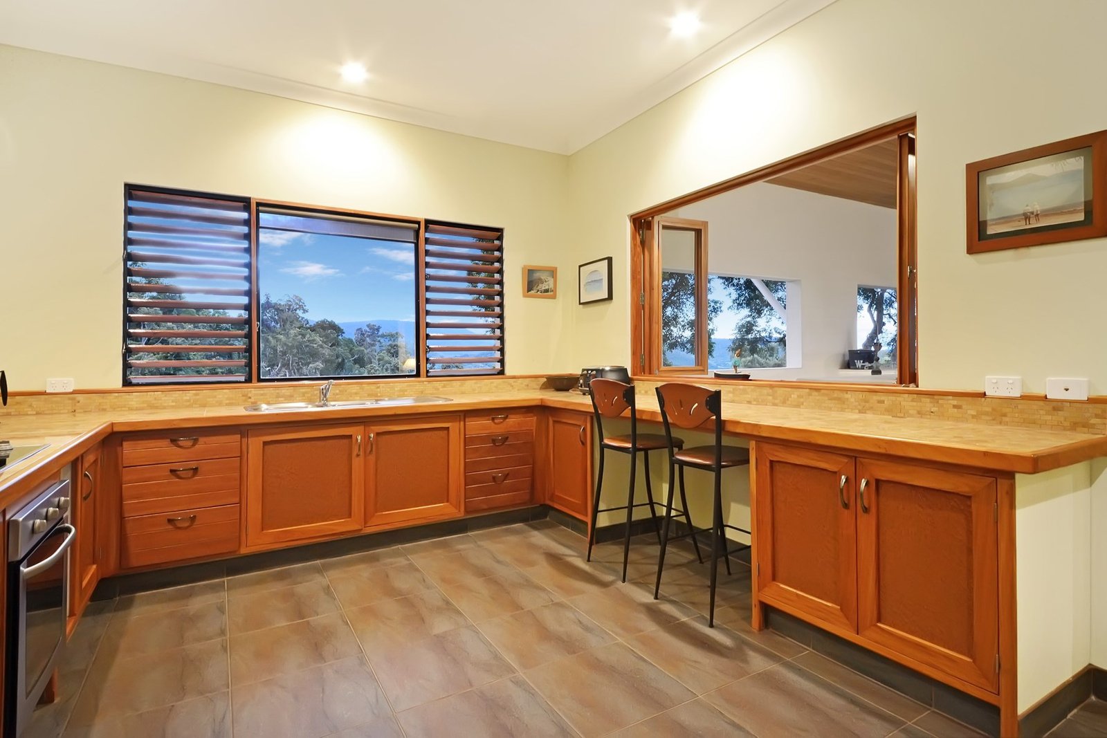 36 Parkwood Terrace CANNONVALE 8