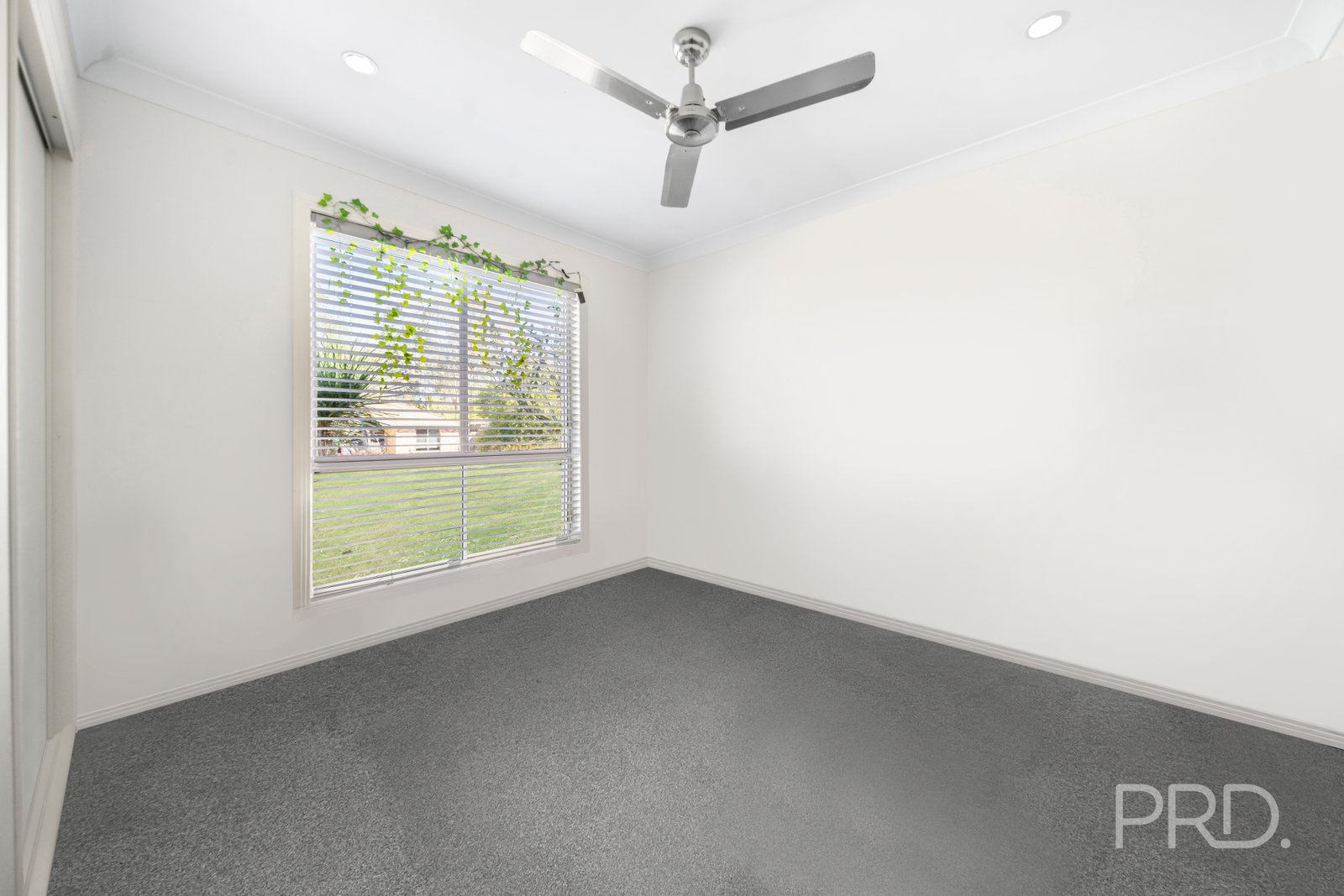 36 PORTLAND Parade REDLAND BAY 11