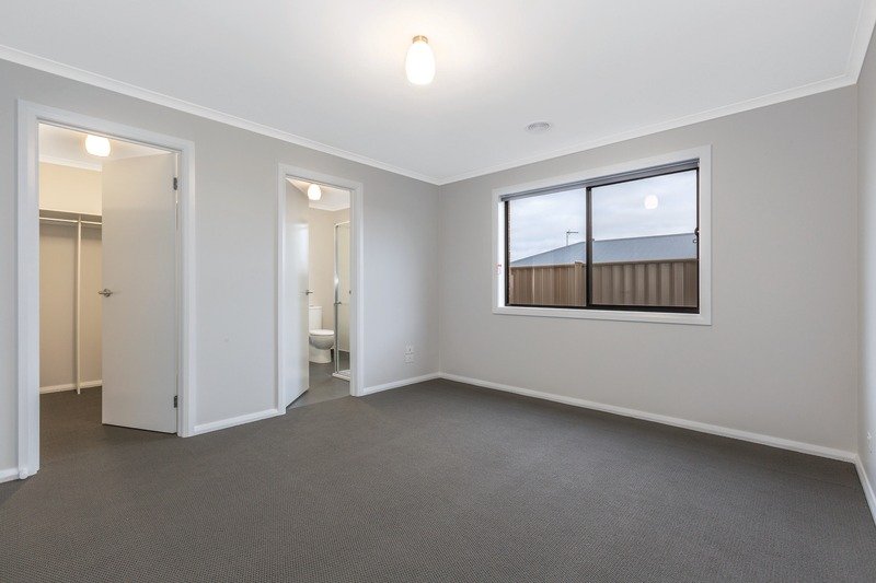 Gallery: 36 Red Robin Drive