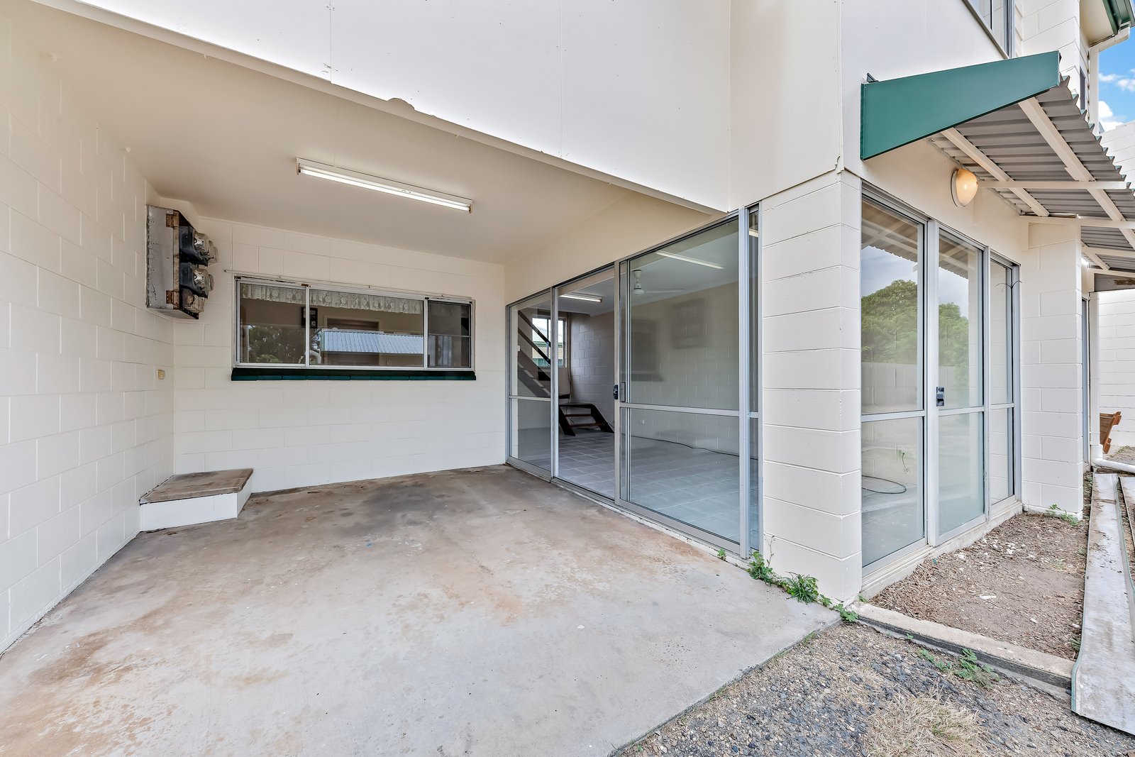 3/6 Robert Street PROSERPINE 11
