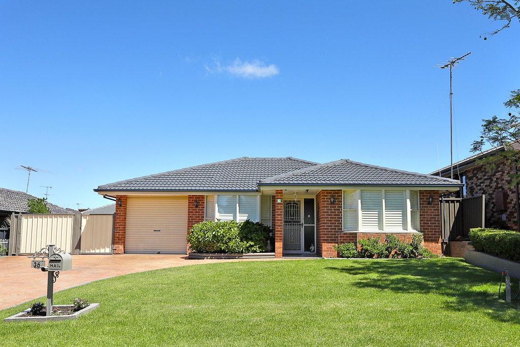 36 Summerfield Circuit CAMBRIDGE GARDENS 1
