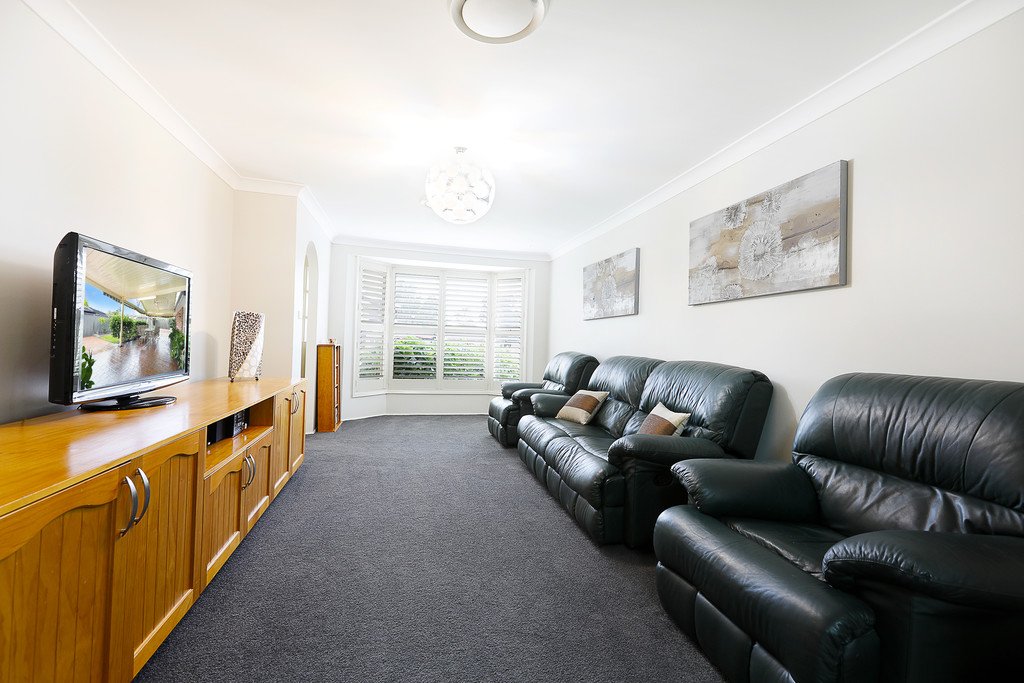 36 Summerfield Circuit CAMBRIDGE GARDENS 3