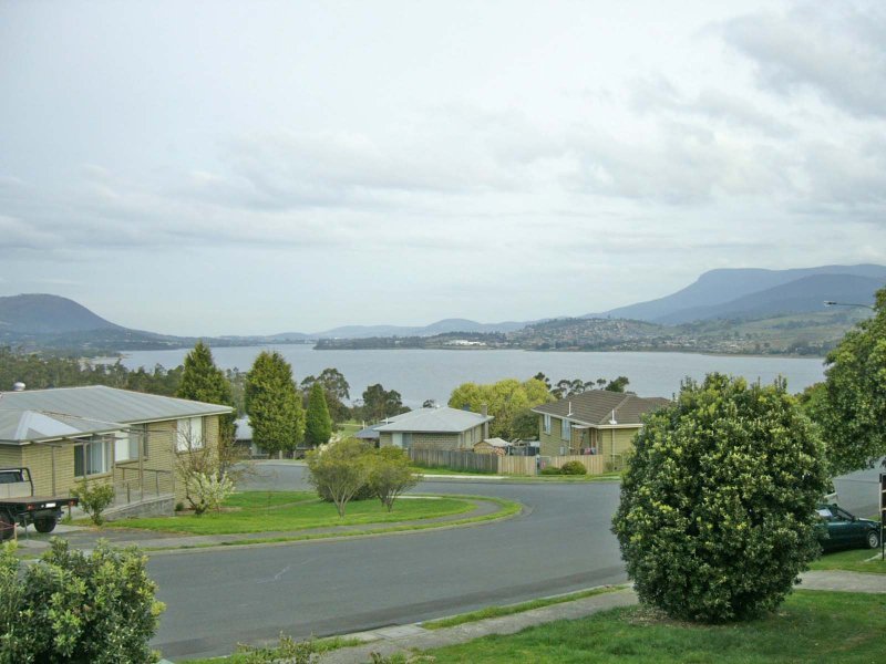 36 Thompson Crescent BRIDGEWATER 8