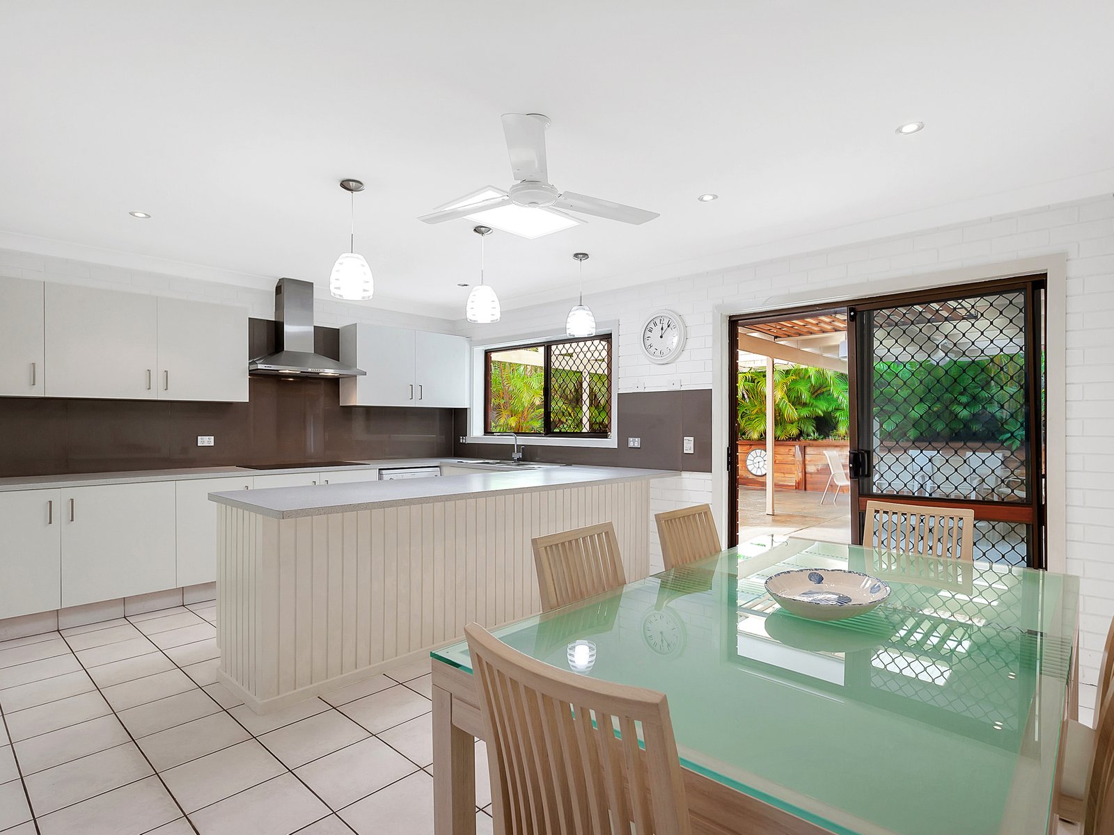 36 Timbertop Mead  BURLEIGH HEADS 7