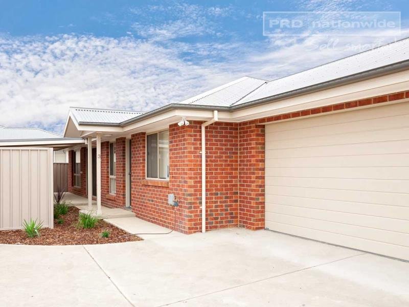 3/6 Trumper Street BOOROOMA 1