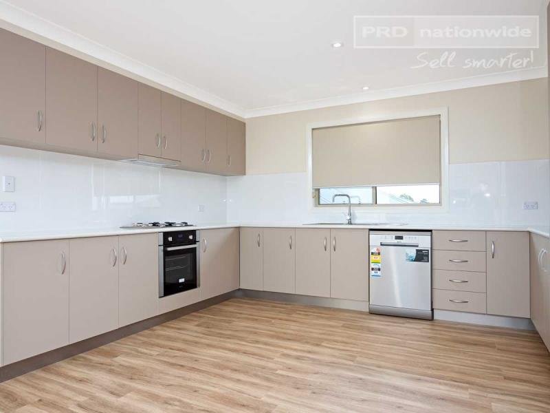 3/6 Trumper Street BOOROOMA 3