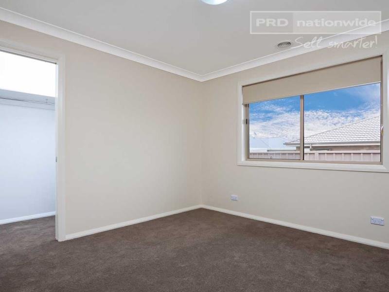 3/6 Trumper Street BOOROOMA 6