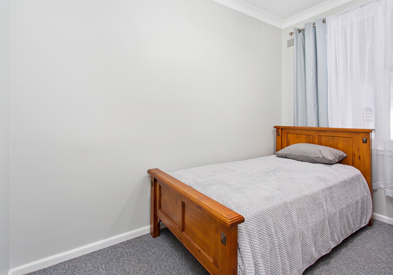 360 Kanahooka Rd  BROWNSVILLE 11