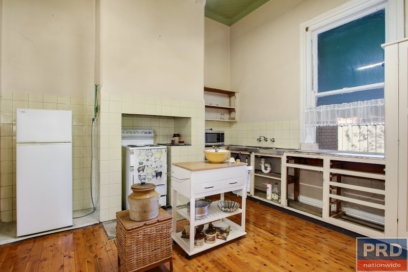 360 North Street NORTH ALBURY 4