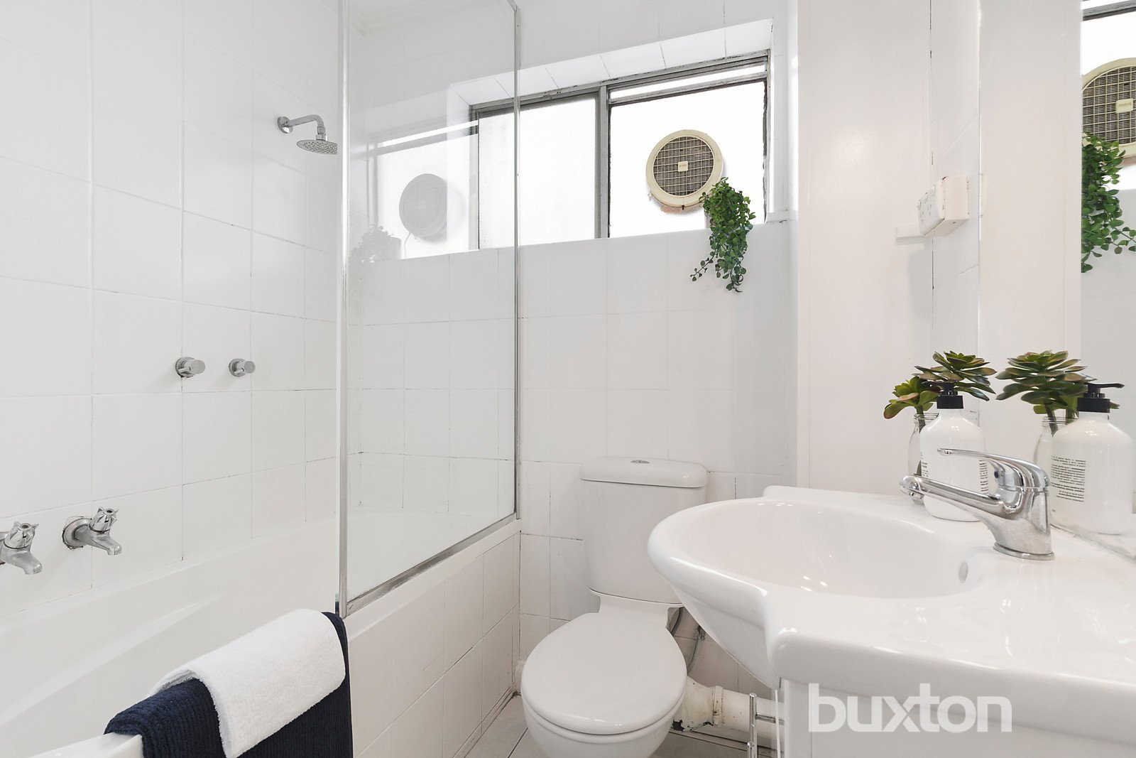 Gallery: 36/252 Dandenong Road