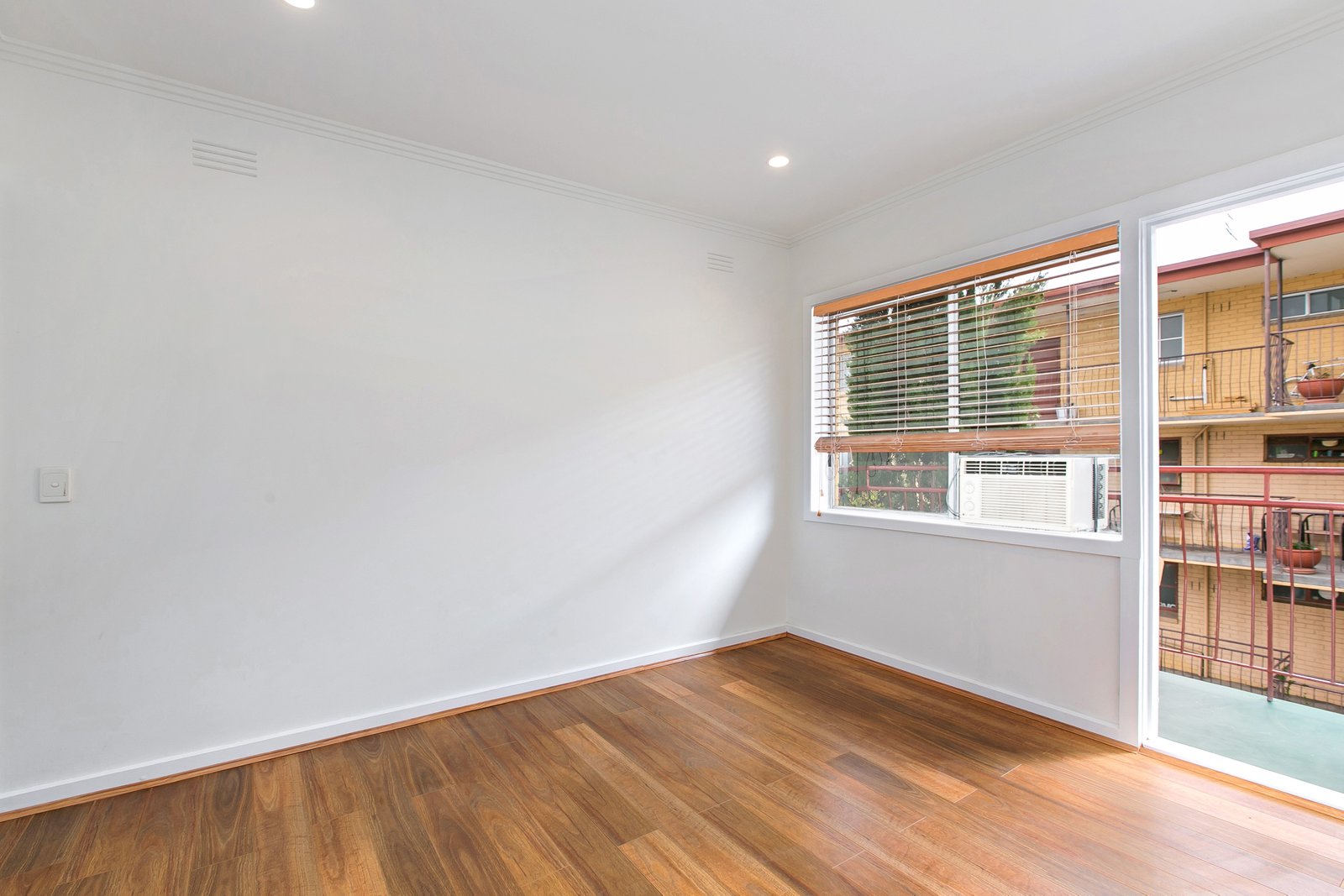 Gallery: 36/252 Dandenong Road